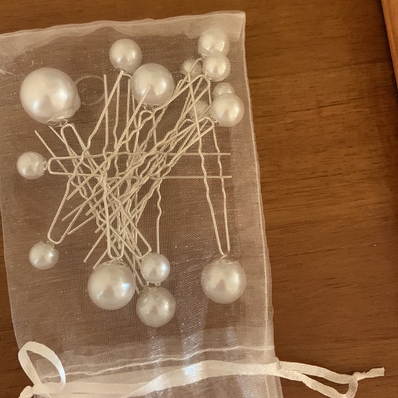 Bridal wedding hair pearl pins like new - Picture 2 of 3